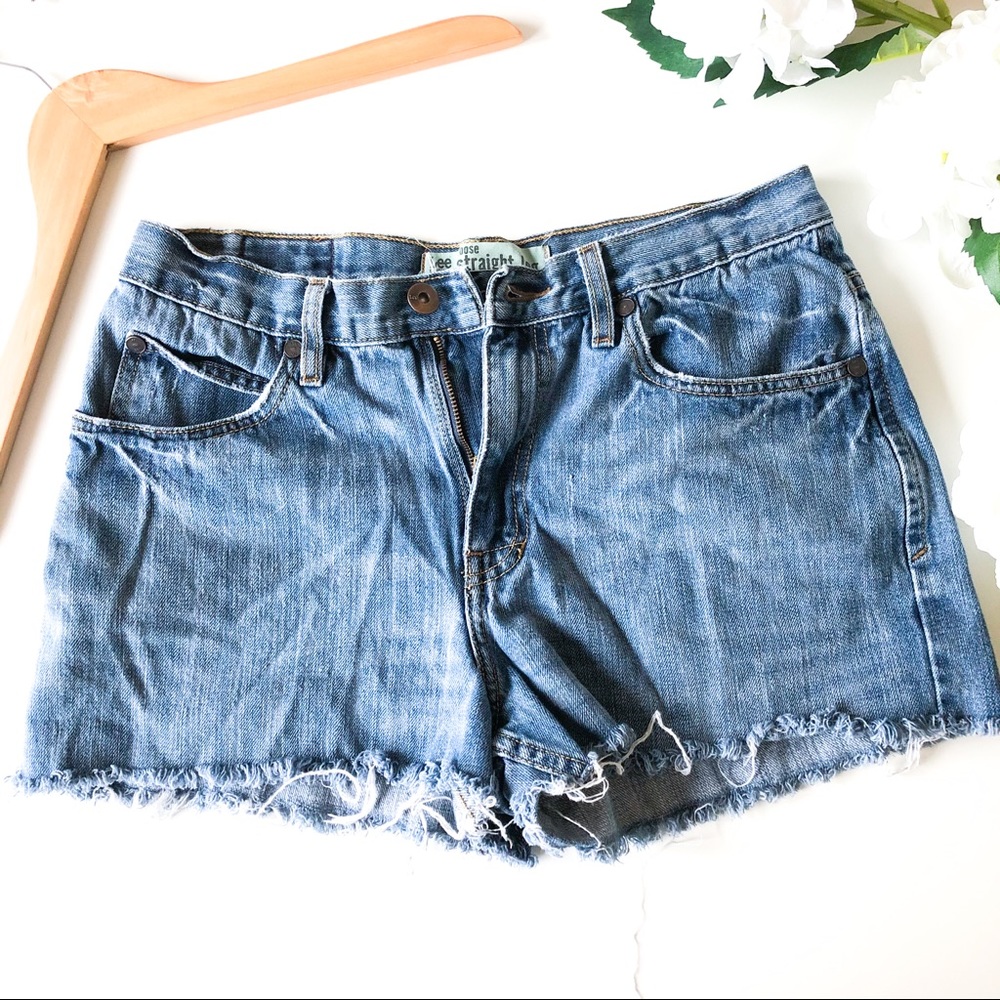 Loose Fit Lee Jeans Cutoff Denim Jean Shorts. Womens Size 31
